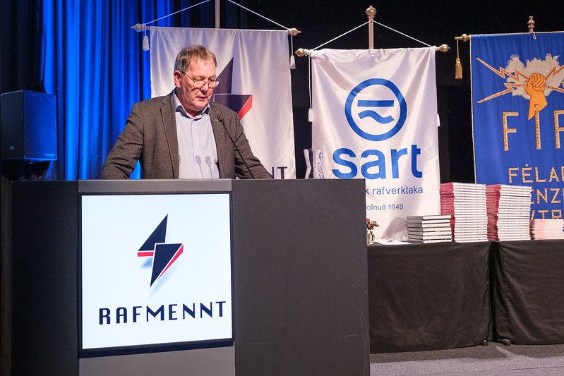 Rafmennt afhendir útskriftarskírteina 